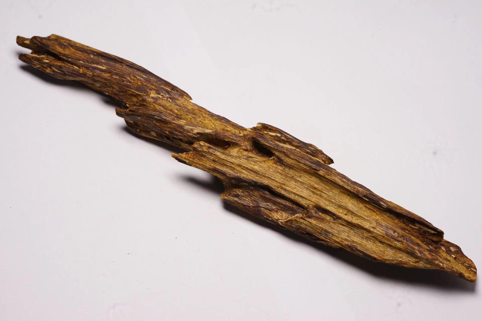 香木『ベトナム 沈香 伽羅』(大阪市) | 骨董品・古美術品の買取なら美観堂